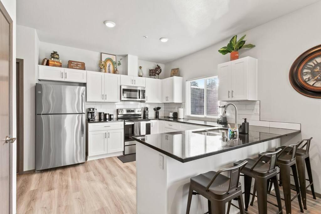 شقة Brand New 2 Bed 2 Bath Near Perry District And Dt سبوكين المظهر الخارجي الصورة