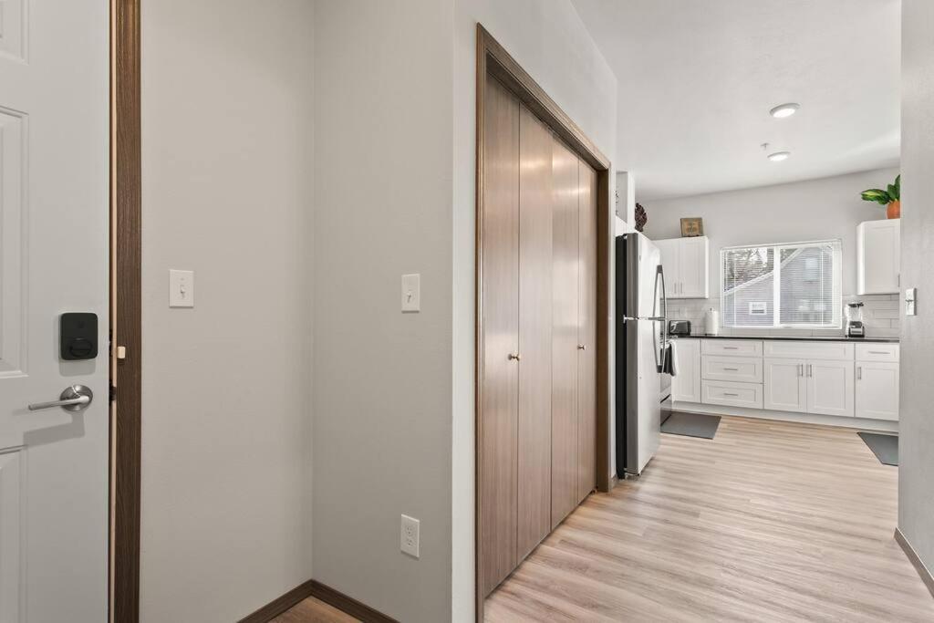 شقة Brand New 2 Bed 2 Bath Near Perry District And Dt سبوكين المظهر الخارجي الصورة
